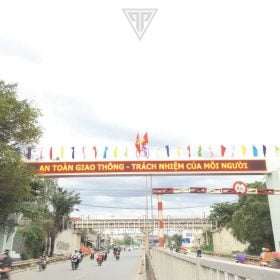 LedTruongThinhSG-thi-cong-cong-chao-bang-led